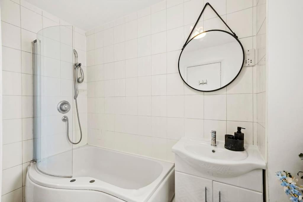 Cosy Apartment 5 Guests 3 Beds 1 Sofa Bed Lewisham London Eksteriør billede